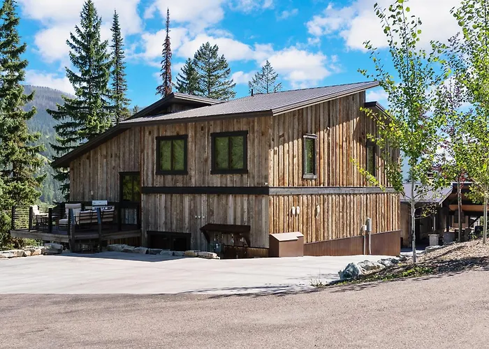 Snowghost Den-Luxury Ski In Ski Out Home Sleeps 9 With 3 Bedrooms 2 And A Half Bathrooms And Private Hot Tub